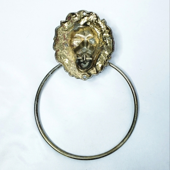 Vintage Pair of Lion Head Brass Door Knockers or Towel Holders - Picture 4 of 16